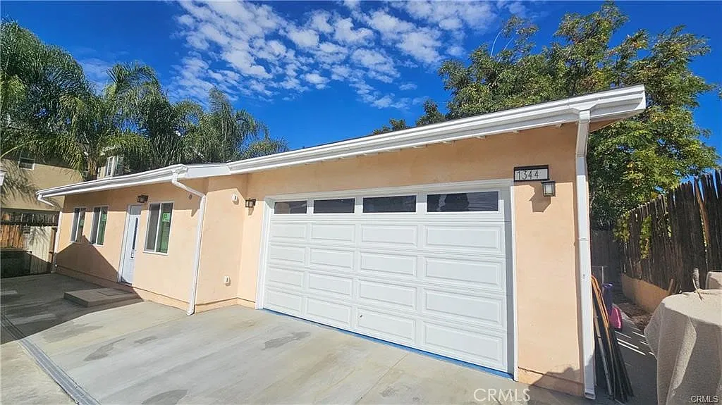 3 bed, 2.5 bath, 1000 sqft, $2,600 — Photo 1