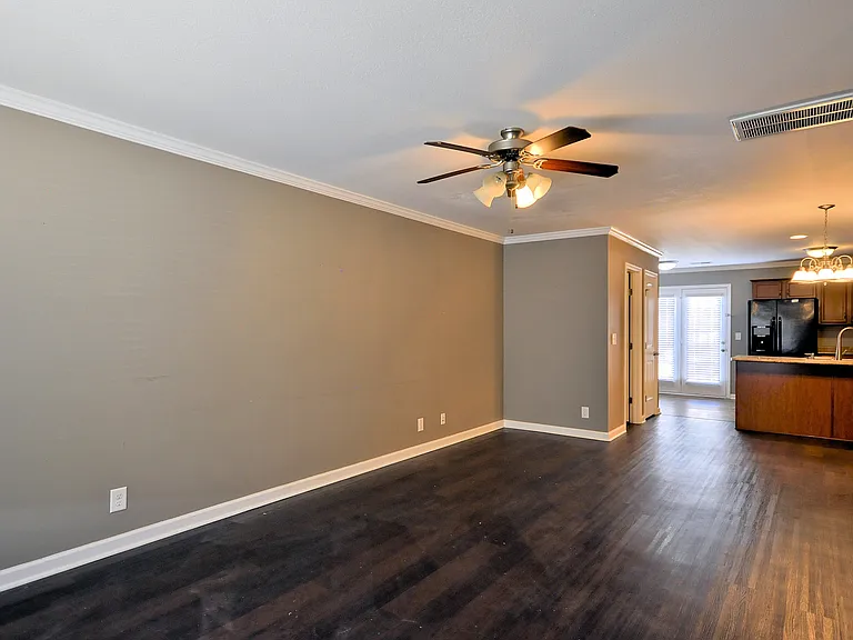 325 Sam Houston Cir — Photo 6