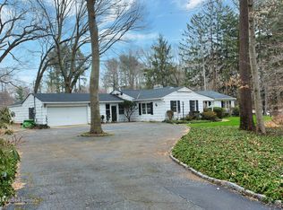 2 Eden Roc Dr, Locust Valley, NY 11560