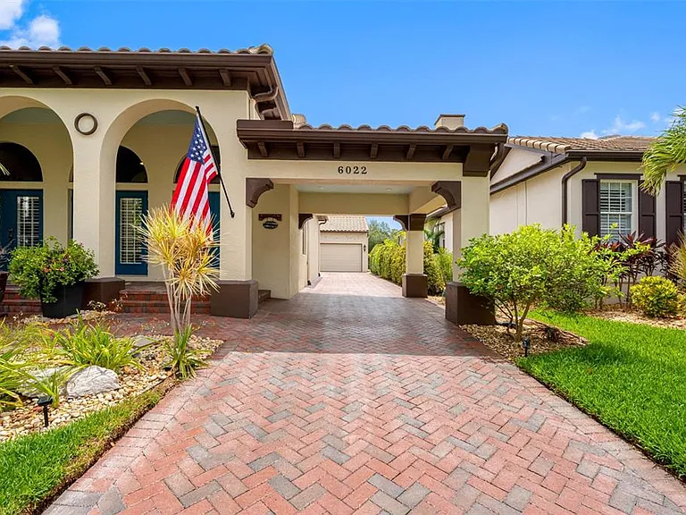 6022 Beacon Shores St — Photo 4