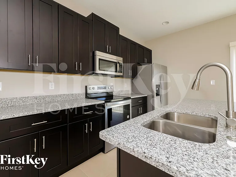 650 Hudson Valley Dr — Photo 8