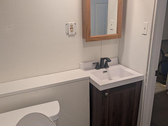 2nd image of 125 Prospect St