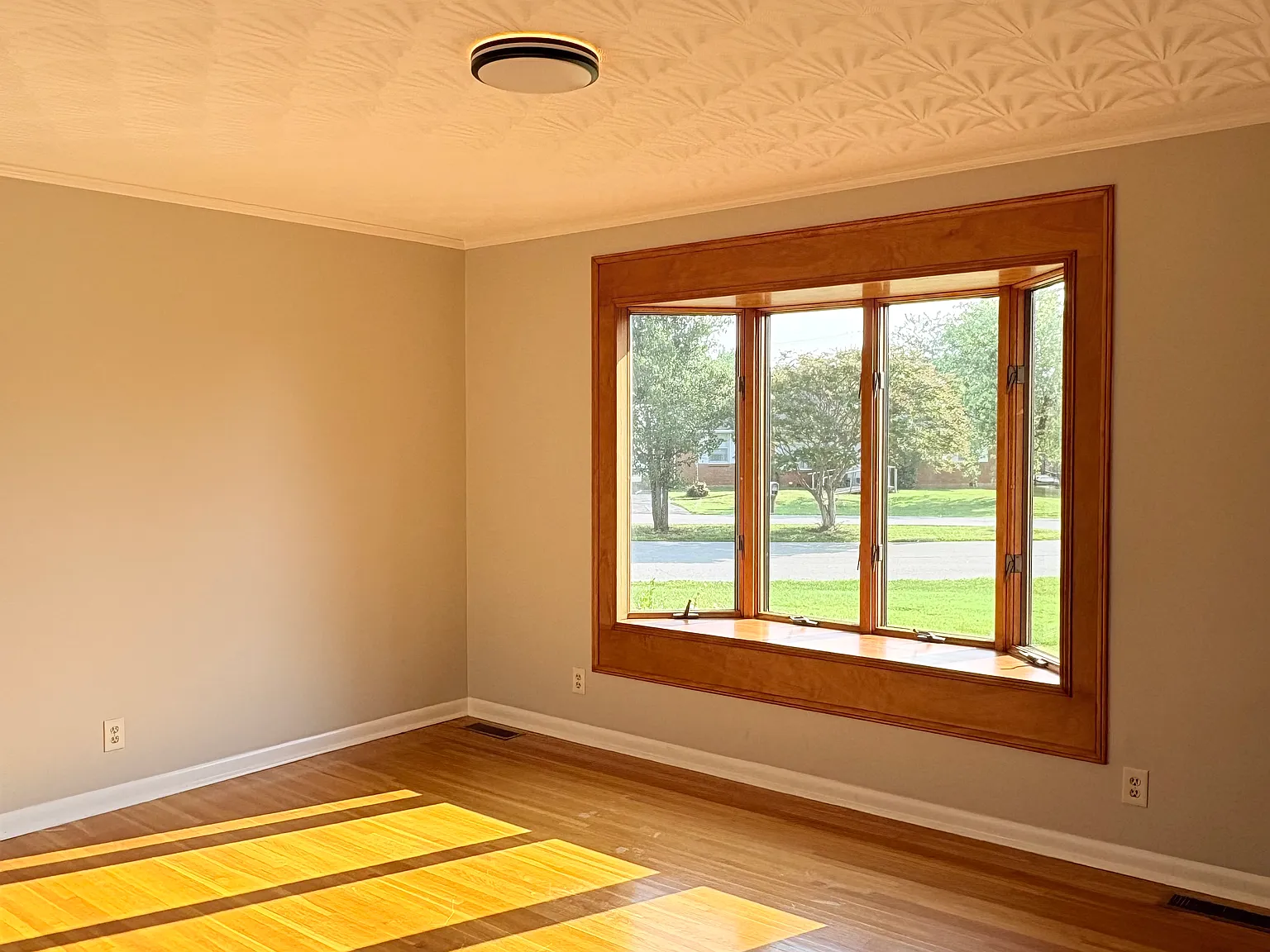 3 bed, 1345 sqft, $1,350 — Photo 3