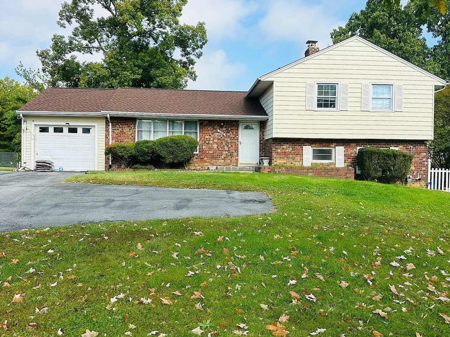 4 bed, 2315 sqft, $4,300 — Photo 2