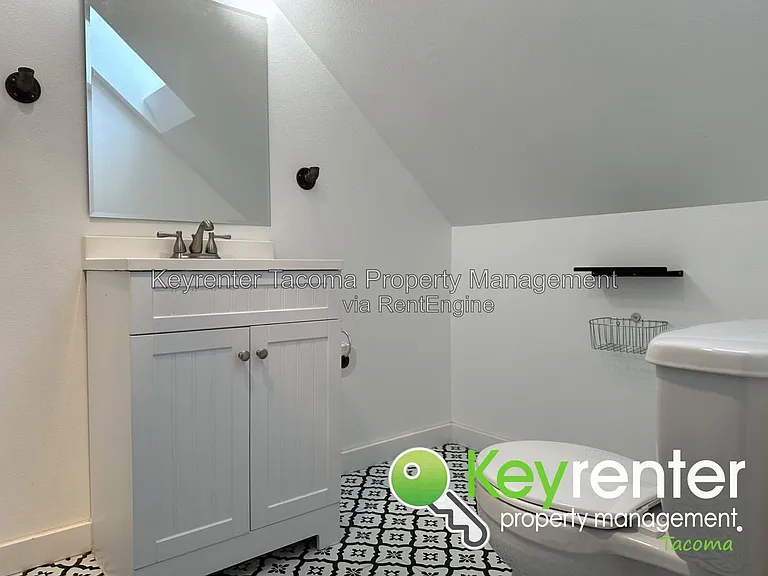 1402 E 52nd St — Photo 19