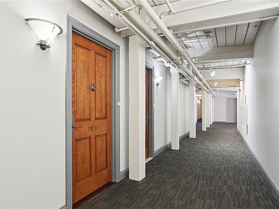 4th image of 920 Poeyfarre St #Penthouse 8