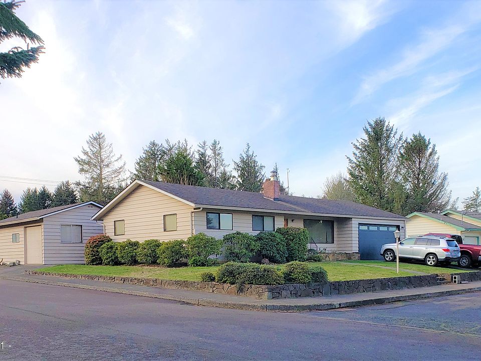 1st image of 3015 NE Yacht Ave