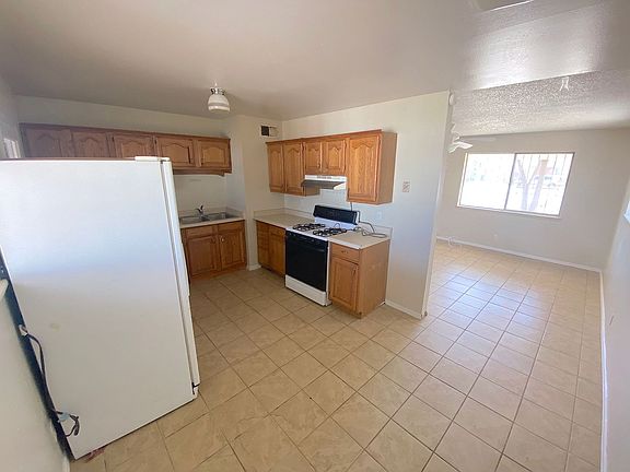 5th image of 5009 Royal Dr