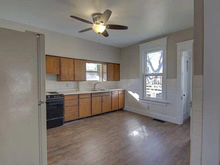 514 S Clark St — Photo 30