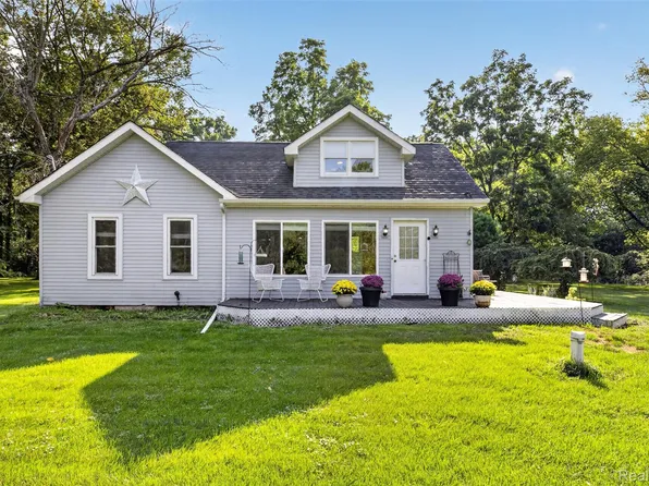 3390 Dexter Trl, Stockbridge, MI 49285