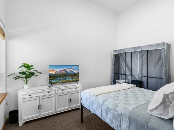 216 N 1st St, Bloomfield, NM 87413