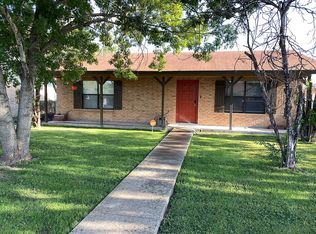 457 Melody Ln, Uvalde, TX 78801