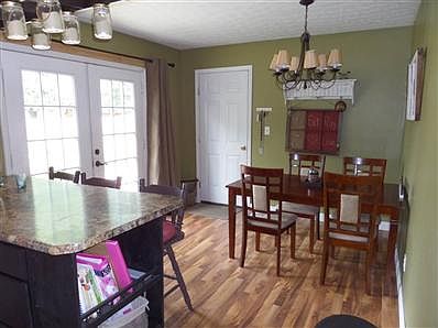 4th image of 219 Bartlett Dr