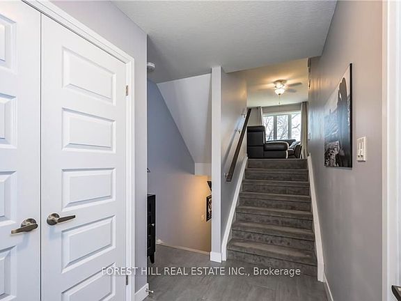 3rd image of 1110 Meadowlark Rdg #23
