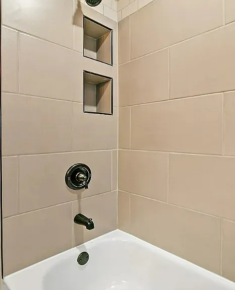633 W Barry Ave #2I — Photo 19