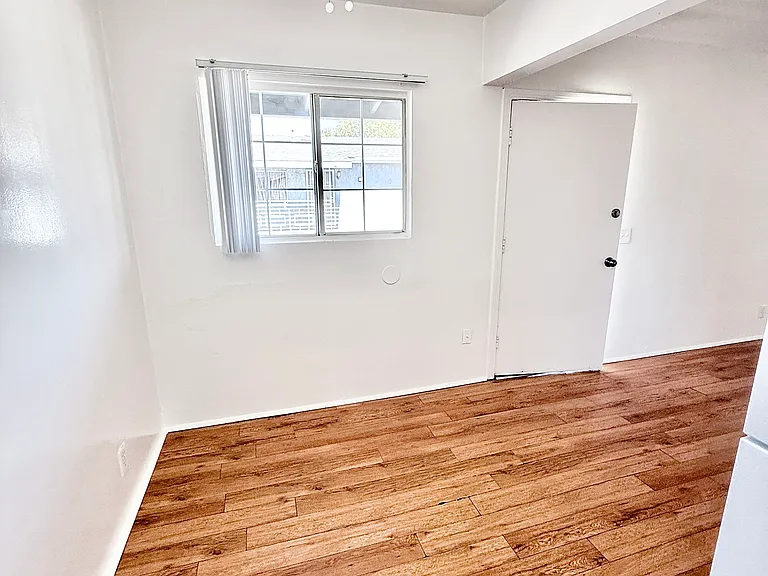 13645 Runnymede St #5 — Photo 16