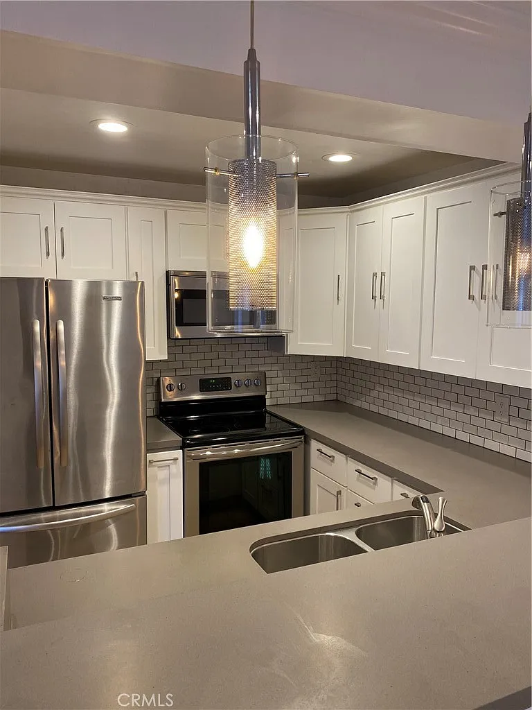 2 bed, 986 sqft, $2,850 — Photo 3