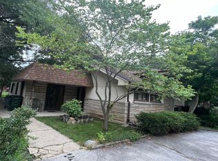 18104 Paxton Ave, Lansing, IL