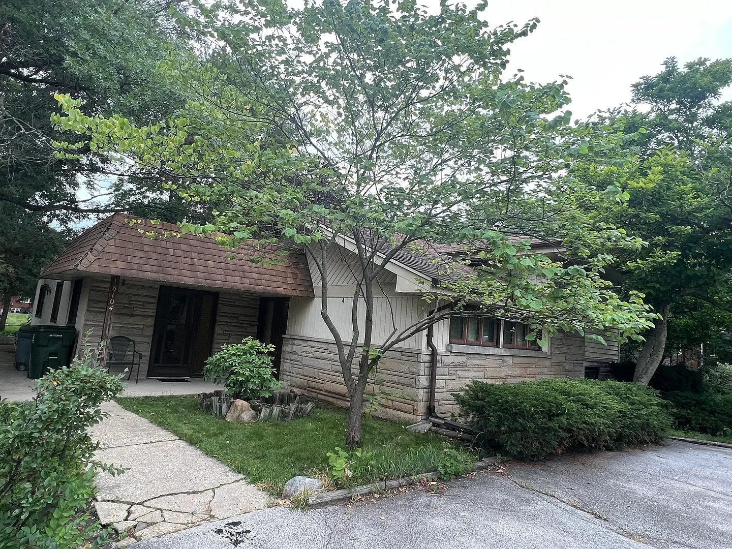 18104 Paxton Ave photo 1
