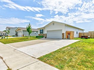 707 Lily Ln, Pleasantville, IA 50225