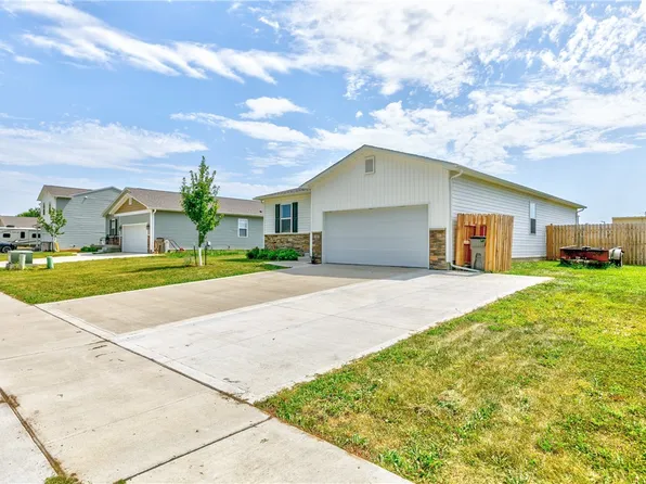 707 Lily Ln, Pleasantville, IA 50225