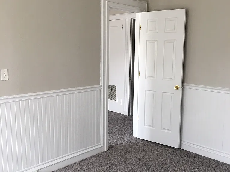 LaSalle Apartments — Photo 26