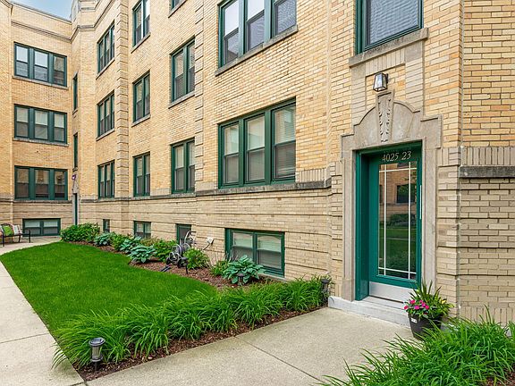 3rd image of 4023 N Mozart St Unit 3