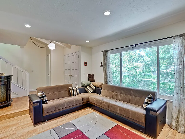 22671 Queens Oak Ct — Photo 29