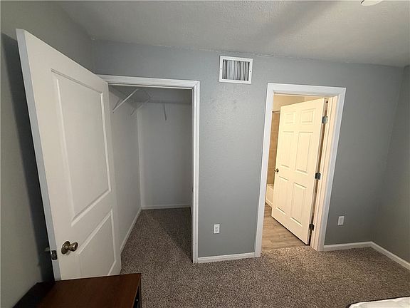 4th image of 527 Sw Pkwy #104