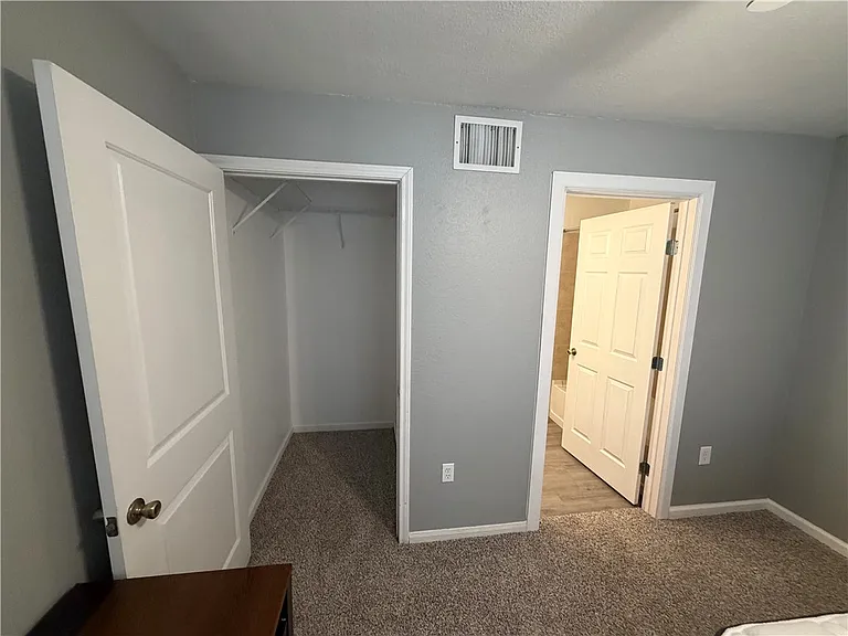 527 Sw Pkwy #104 — Photo 4