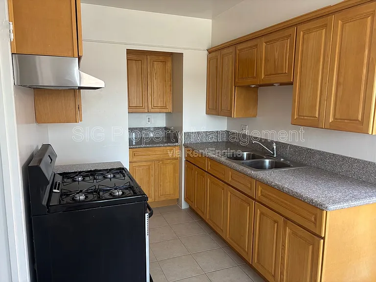 228 E Maple St #D — Photo 5