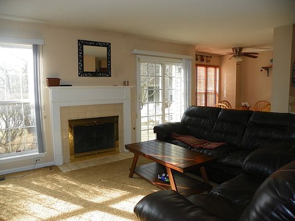 5th image of 725 Clover Hill Ct