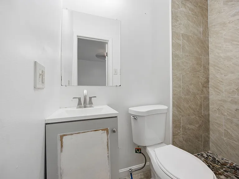 2822 Salisbury St — Photo 38