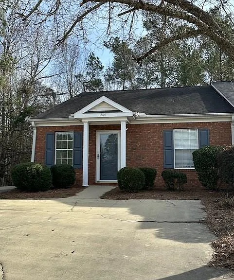 246 Waverly Ct — Photo 1