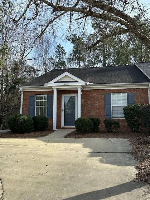 246 Waverly Ct