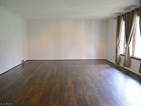 4th image of 1317 Shontz Dr