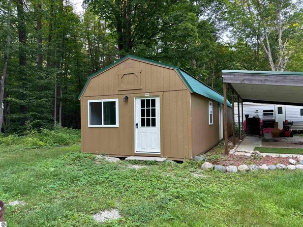 6493 Plainfield Trl, Elmira, MI 49730