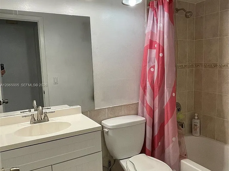 6547 NW 170th Ter — Photo 14