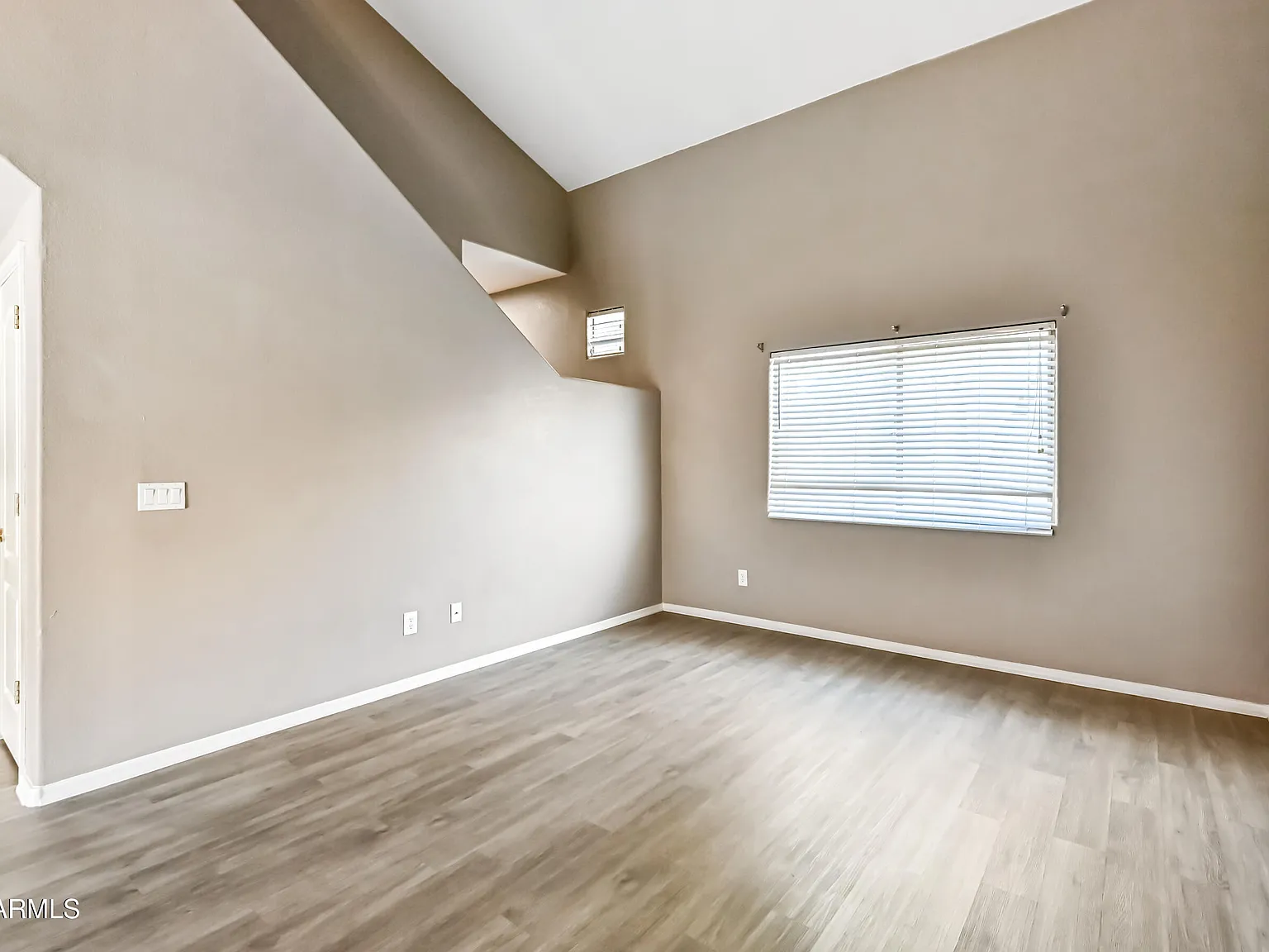 3 bed, 2.5 bath, 1602 sqft, $2,100 — Photo 4