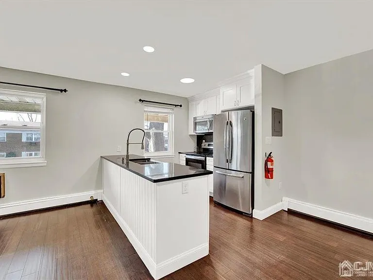 289 Main St #8K — Photo 7