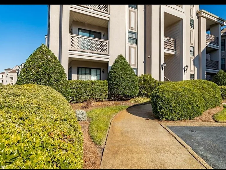 423 Harbour Point — Photo 3