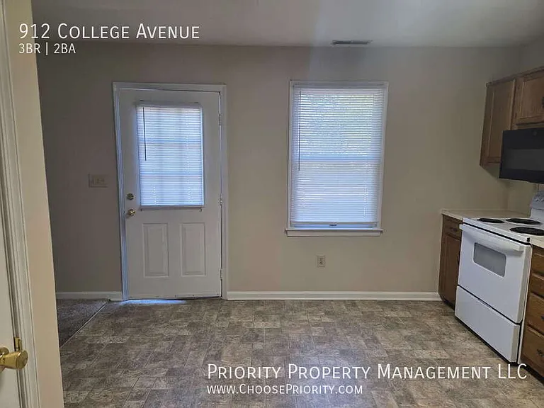 912 College Ave — Photo 5