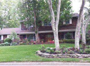 35 Twixt Hills Rd, Saint James, NY 11780