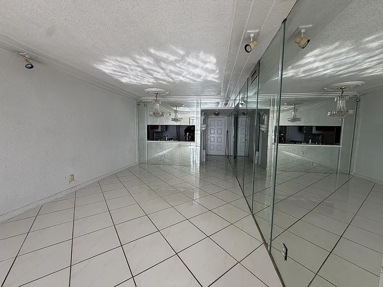 112 Lake Emerald Dr #203 — Photo 16