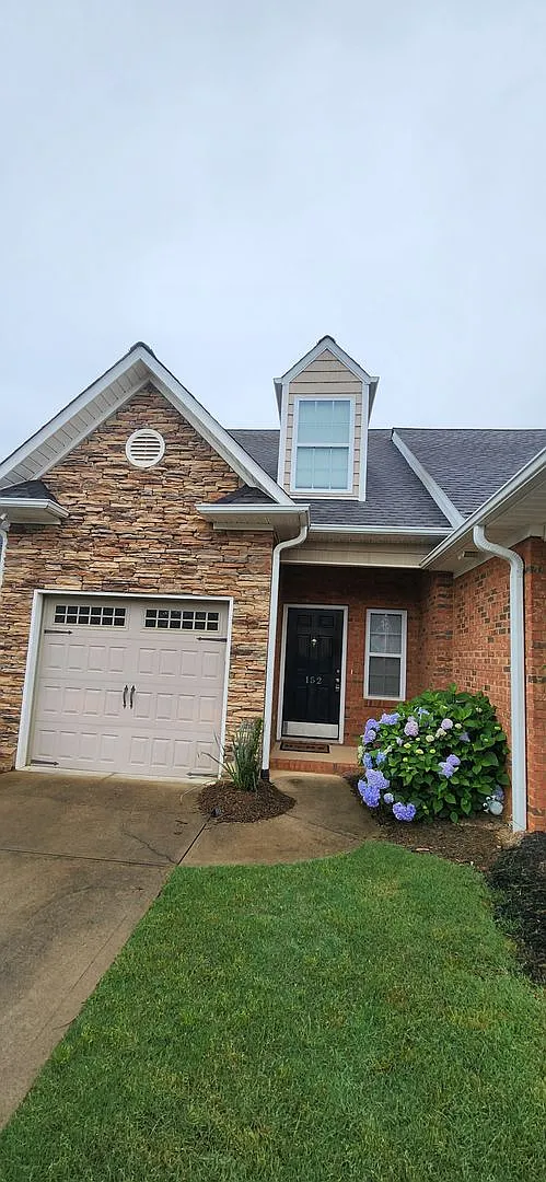 Spacious Townhome Convenient to Greenville & Spartanburg — Photo 2