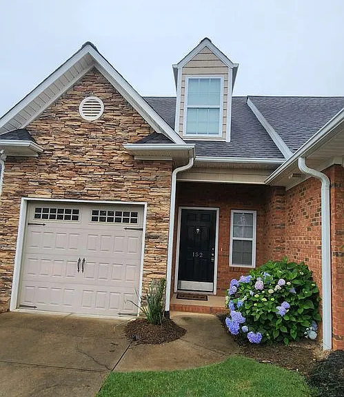 152 Middleton Park Ln — Photo 2