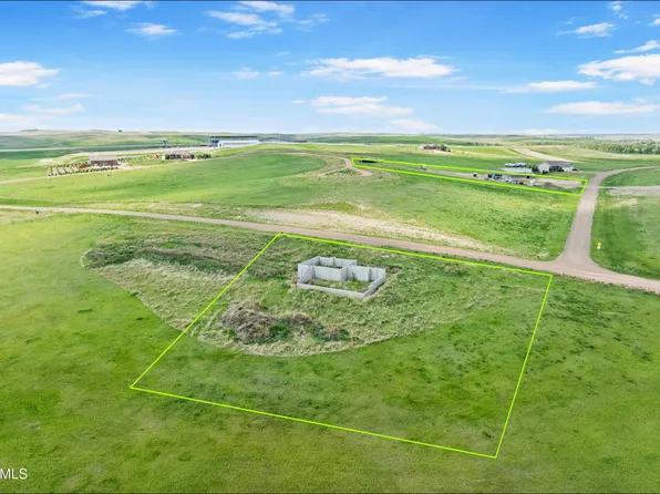 12824 Prairie Ln, Watford City, ND 58854