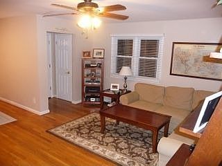 2nd image of 3815 Evelyn Dr