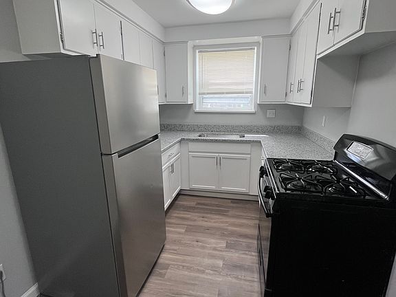 3rd image of 2833 Noble Rd APT 4