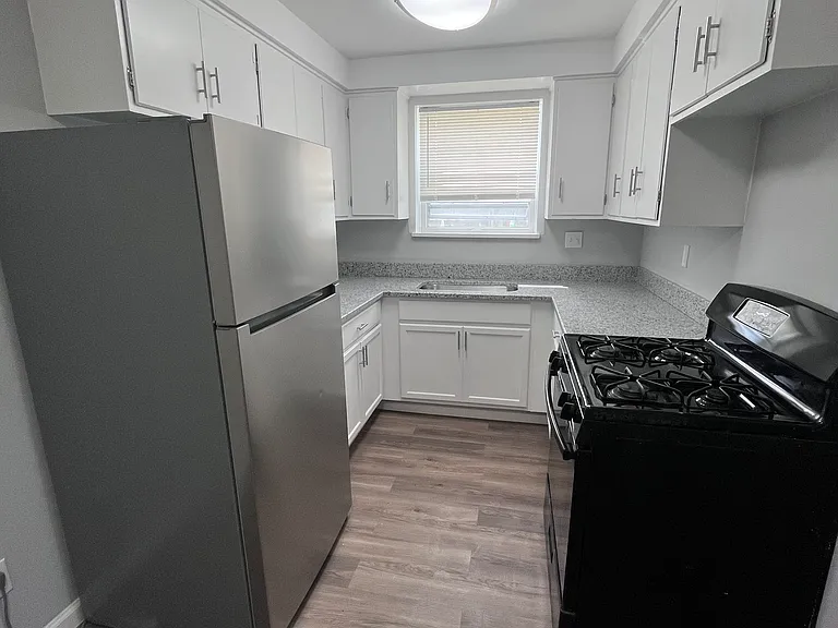 2833 Noble Rd #4 — Photo 3
